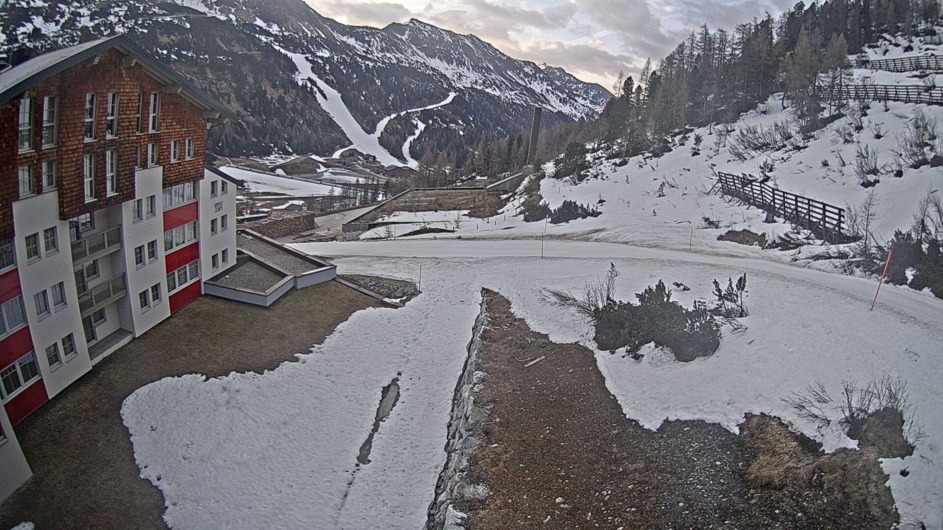 Archiv Foto Webcam Obertauern – Blick Hotel Enzian