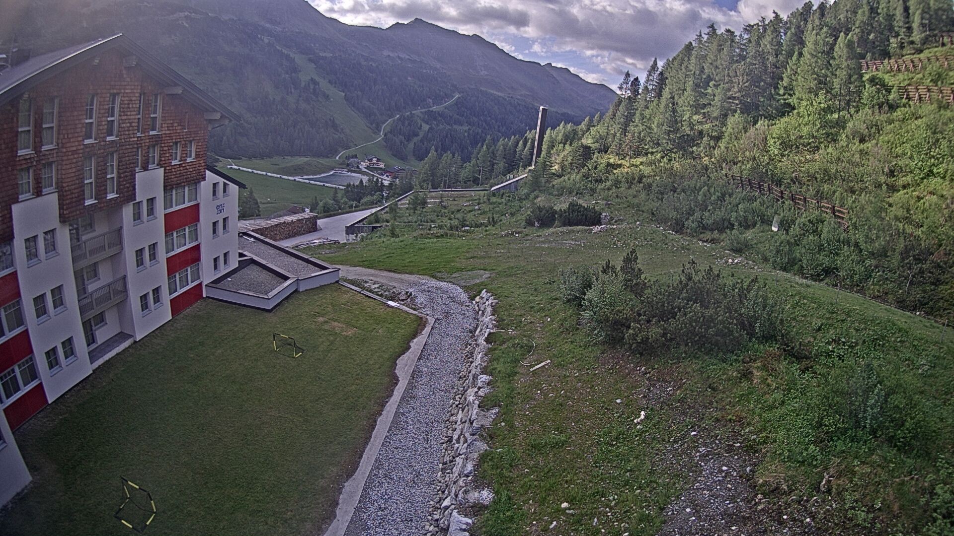 Archiv Foto Webcam Obertauern – Blick Hotel Enzian