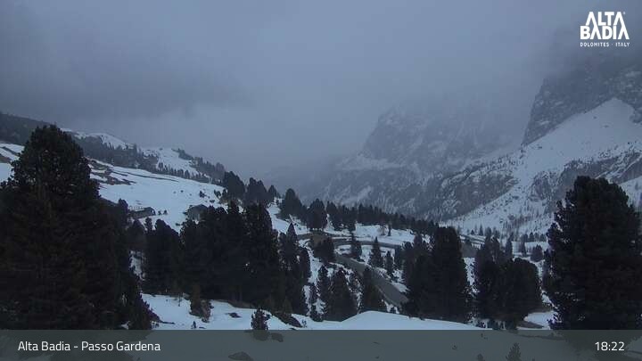 Archiv Foto Webcam Passo Gardena (Alta Badia)