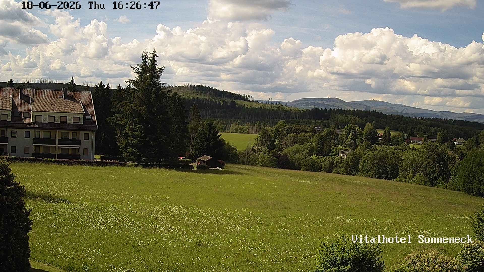 Archiv Foto Webcam Braunlage-Hohegeiß: Blick über das Tal