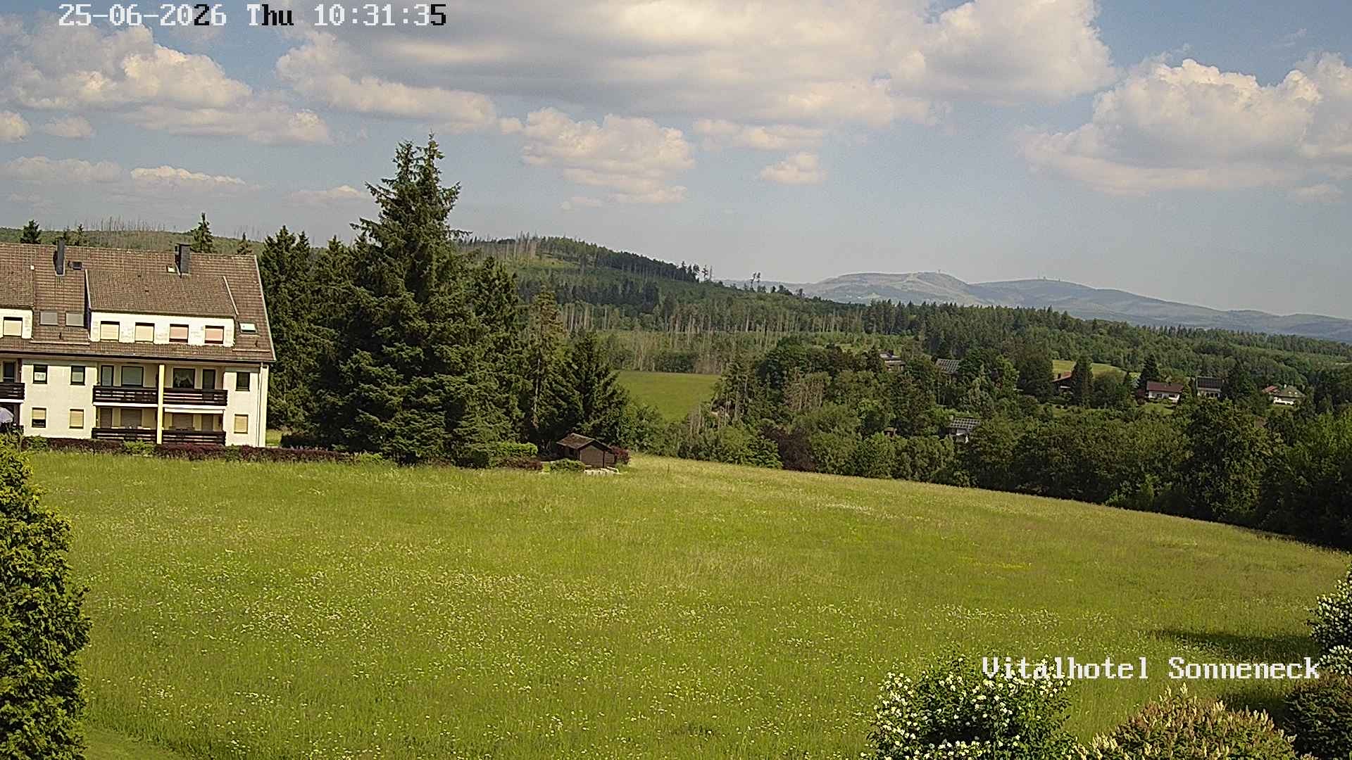 Archiv Foto Webcam Braunlage-Hohegeiß: Blick über das Tal