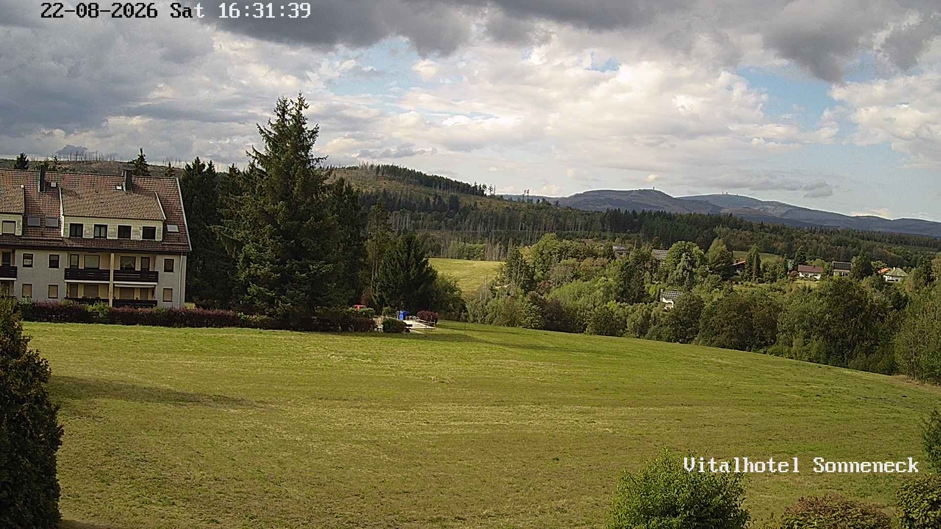 Archiv Foto Webcam Braunlage-Hohegeiß: Blick über das Tal