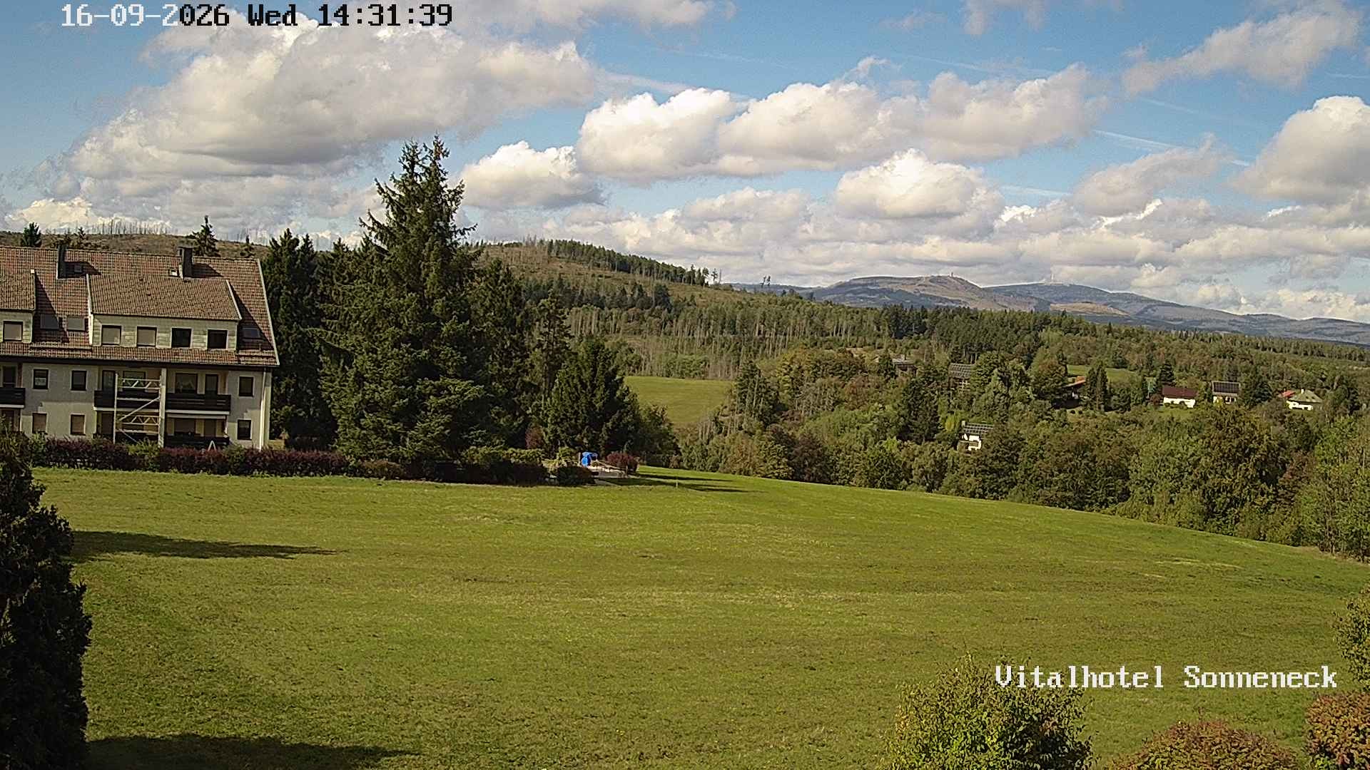Archiv Foto Webcam Braunlage-Hohegeiß: Blick über das Tal