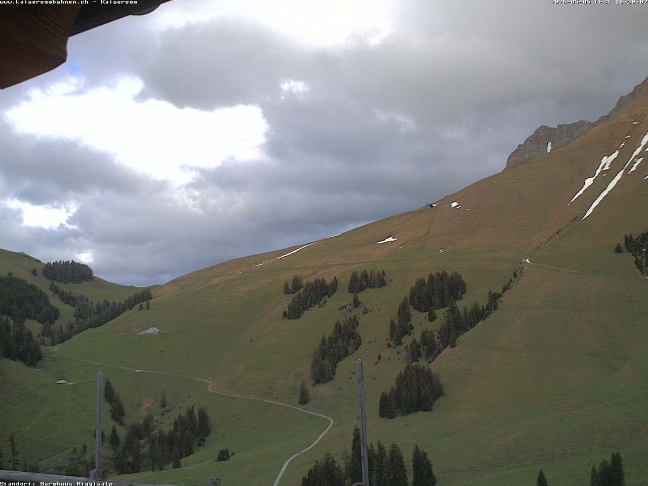 Archived image Webcam Schwarzsee Kaiseregg - mountain hut Bärghuus Riggisalp