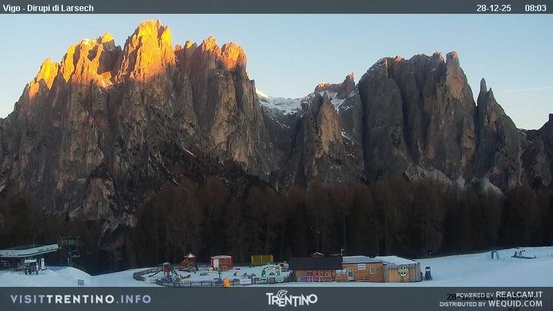 Archiv Foto Webcam Val di Fassa - Dirupi di Larséc