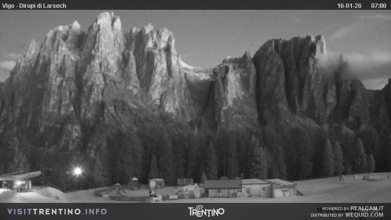 Archiv Foto Webcam Val di Fassa - Dirupi di Larséc
