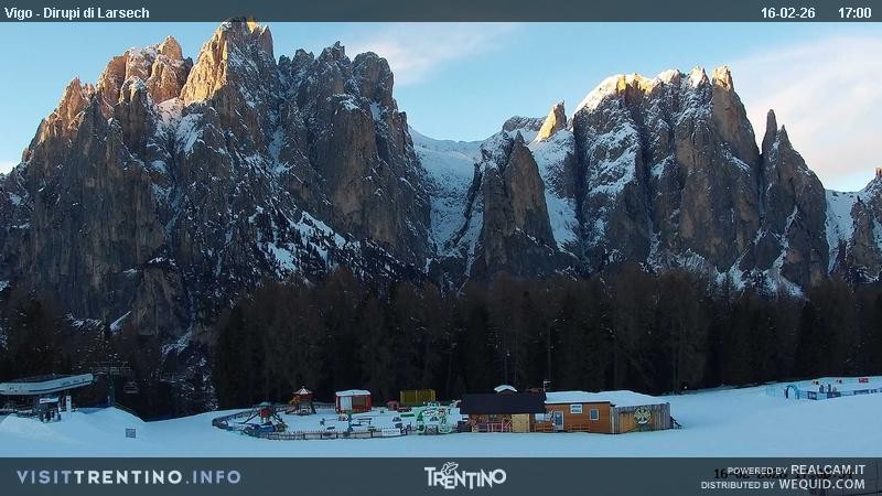Archiv Foto Webcam Val di Fassa - Dirupi di Larséc