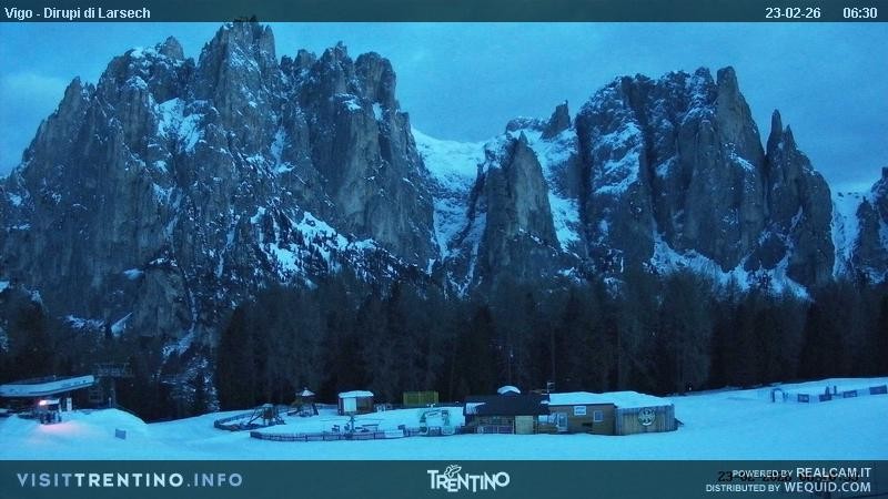 Archiv Foto Webcam Val di Fassa - Dirupi di Larséc