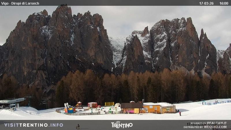 Archiv Foto Webcam Val di Fassa - Dirupi di Larséc