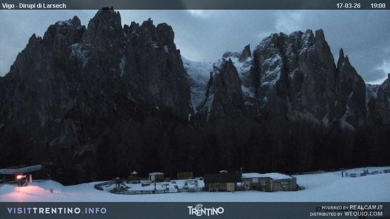 Archiv Foto Webcam Val di Fassa - Dirupi di Larséc