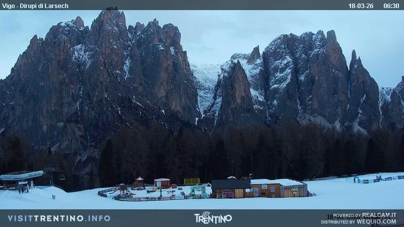 Archiv Foto Webcam Val di Fassa - Dirupi di Larséc