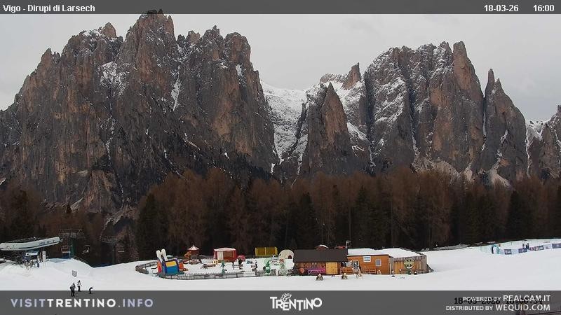Archiv Foto Webcam Val di Fassa - Dirupi di Larséc