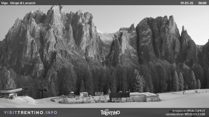 Archiv Foto Webcam Val di Fassa - Dirupi di Larséc