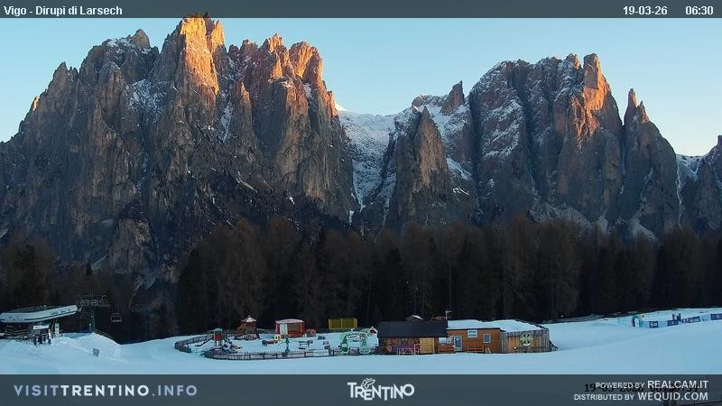 Archiv Foto Webcam Val di Fassa - Dirupi di Larséc