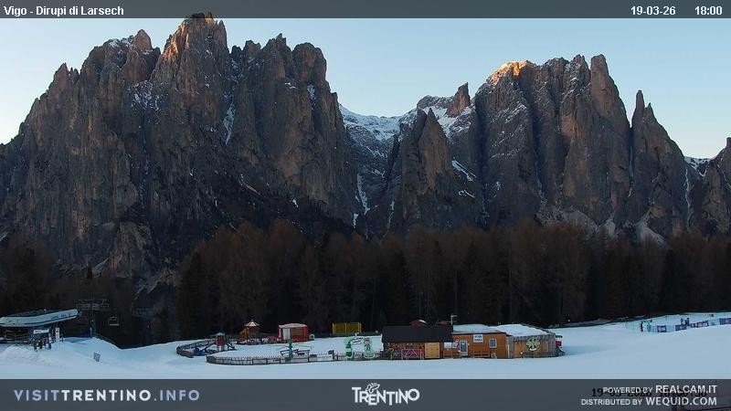 Archiv Foto Webcam Val di Fassa - Dirupi di Larséc