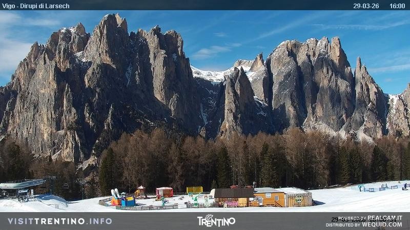 Archiv Foto Webcam Val di Fassa - Dirupi di Larséc