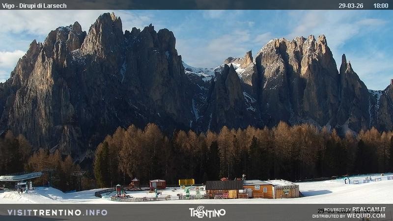Archiv Foto Webcam Val di Fassa - Dirupi di Larséc