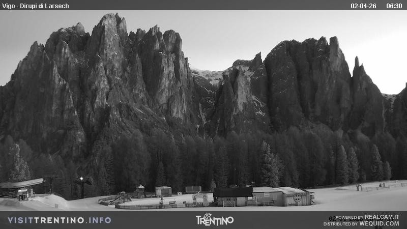 Archiv Foto Webcam Val di Fassa - Dirupi di Larséc