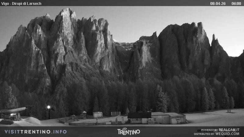 Archiv Foto Webcam Val di Fassa - Dirupi di Larséc