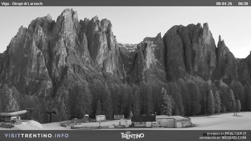 Archiv Foto Webcam Val di Fassa - Dirupi di Larséc