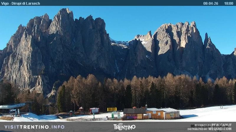 Archiv Foto Webcam Val di Fassa - Dirupi di Larséc