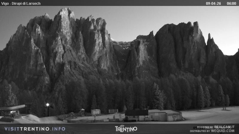 Archiv Foto Webcam Val di Fassa - Dirupi di Larséc