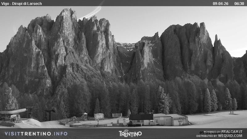Archiv Foto Webcam Val di Fassa - Dirupi di Larséc