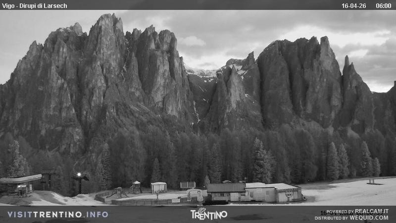 Archiv Foto Webcam Val di Fassa - Dirupi di Larséc