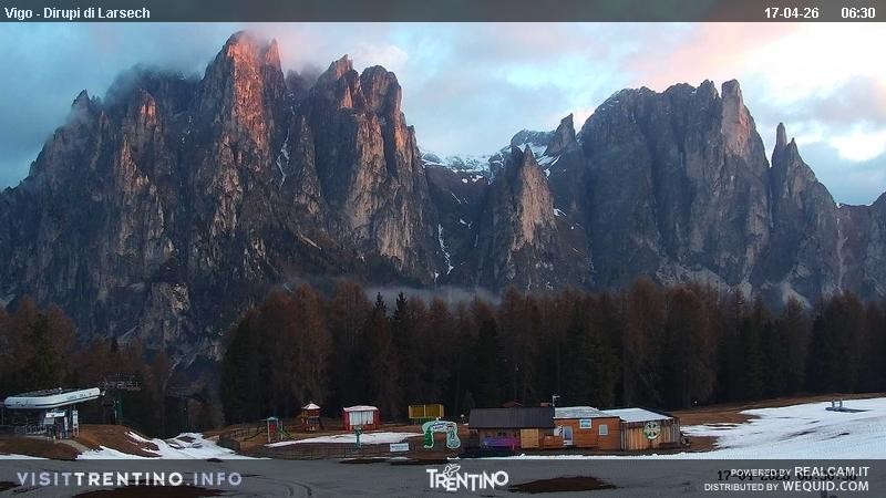 Archiv Foto Webcam Val di Fassa - Dirupi di Larséc