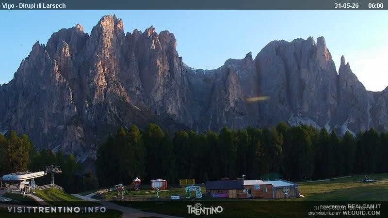 Archiv Foto Webcam Val di Fassa - Dirupi di Larséc