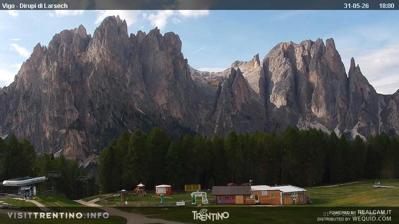 Archiv Foto Webcam Val di Fassa - Dirupi di Larséc