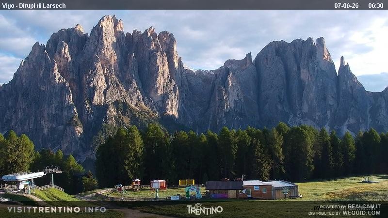 Archiv Foto Webcam Val di Fassa - Dirupi di Larséc