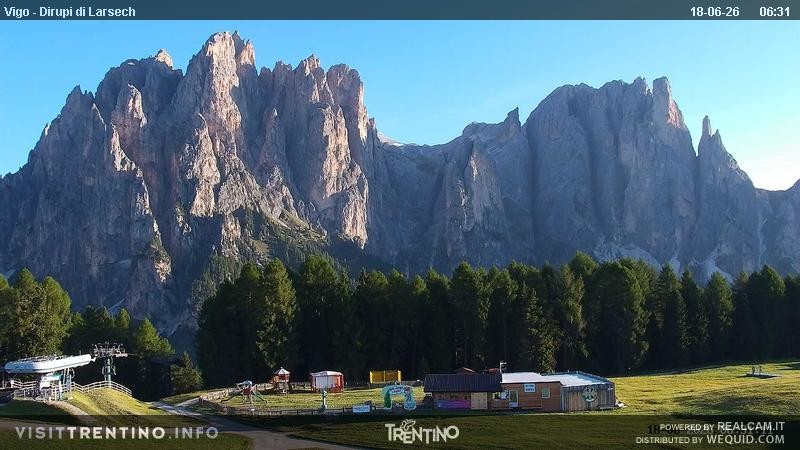 Archiv Foto Webcam Val di Fassa - Dirupi di Larséc