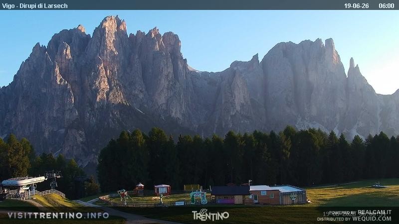 Archiv Foto Webcam Val di Fassa - Dirupi di Larséc