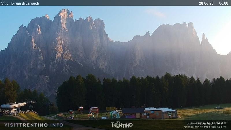 Archiv Foto Webcam Val di Fassa - Dirupi di Larséc