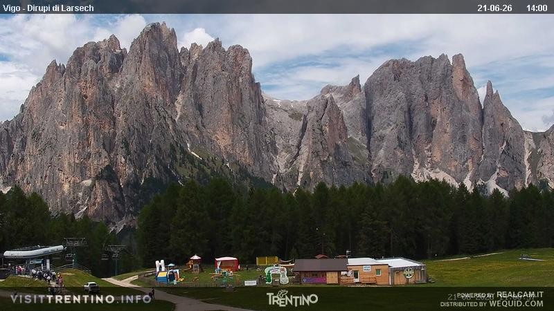 Archiv Foto Webcam Val di Fassa - Dirupi di Larséc