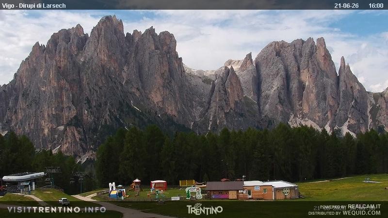 Archiv Foto Webcam Val di Fassa - Dirupi di Larséc