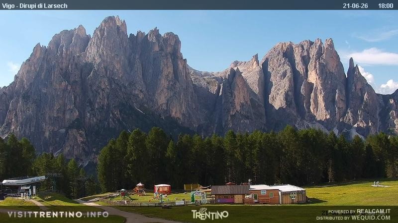 Archiv Foto Webcam Val di Fassa - Dirupi di Larséc