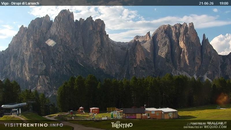 Archiv Foto Webcam Val di Fassa - Dirupi di Larséc