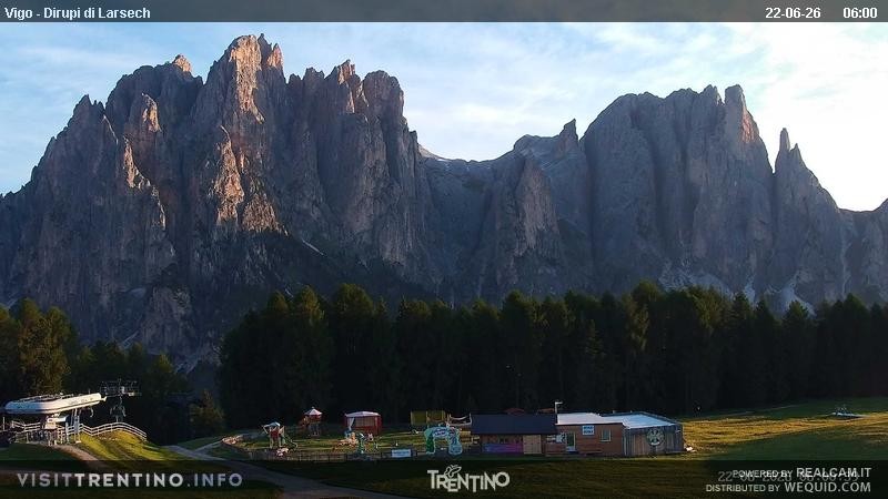 Archiv Foto Webcam Val di Fassa - Dirupi di Larséc