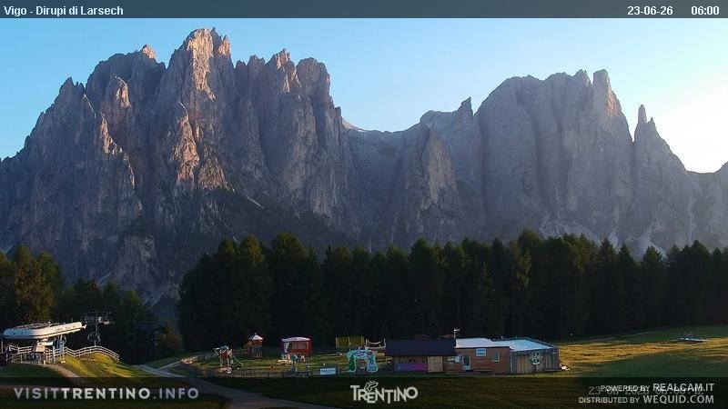Archiv Foto Webcam Val di Fassa - Dirupi di Larséc