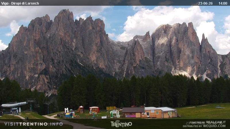 Archiv Foto Webcam Val di Fassa - Dirupi di Larséc