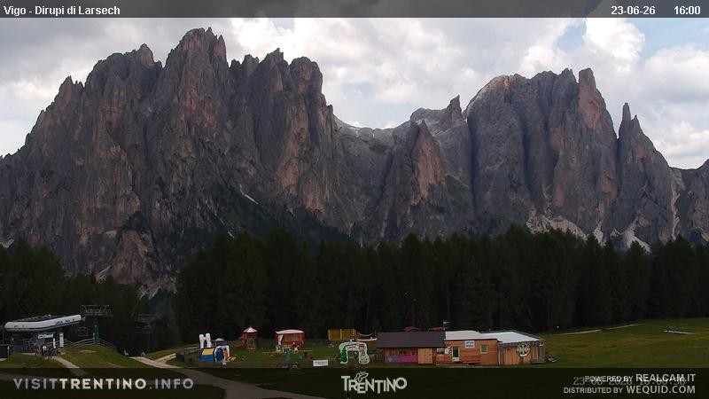 Archiv Foto Webcam Val di Fassa - Dirupi di Larséc