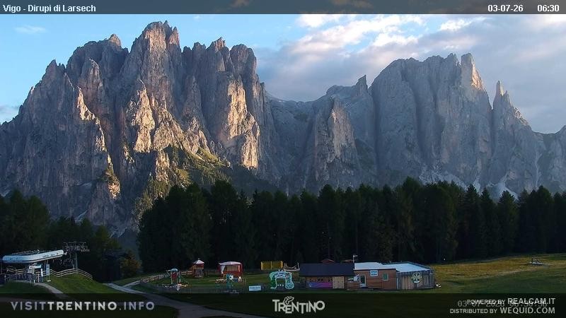 Archiv Foto Webcam Val di Fassa - Dirupi di Larséc