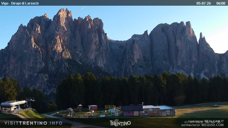 Archiv Foto Webcam Val di Fassa - Dirupi di Larséc