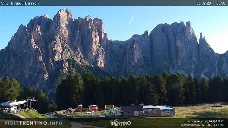 Archiv Foto Webcam Val di Fassa - Dirupi di Larséc
