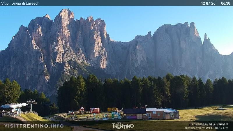 Archiv Foto Webcam Val di Fassa - Dirupi di Larséc