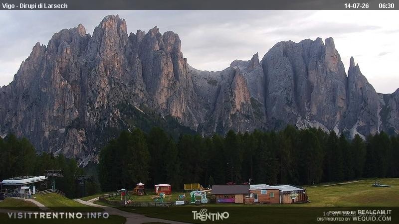 Archiv Foto Webcam Val di Fassa - Dirupi di Larséc