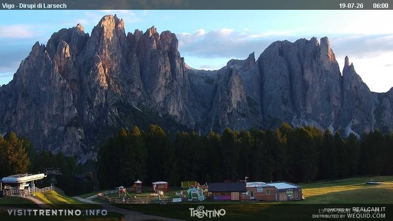 Archiv Foto Webcam Val di Fassa - Dirupi di Larséc