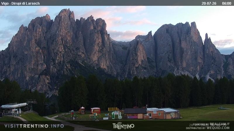 Archiv Foto Webcam Val di Fassa - Dirupi di Larséc